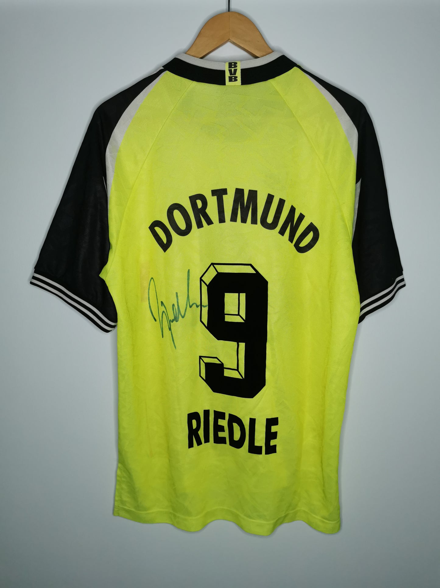 1995 Borussia Dortmund 'Riedle 9' signed