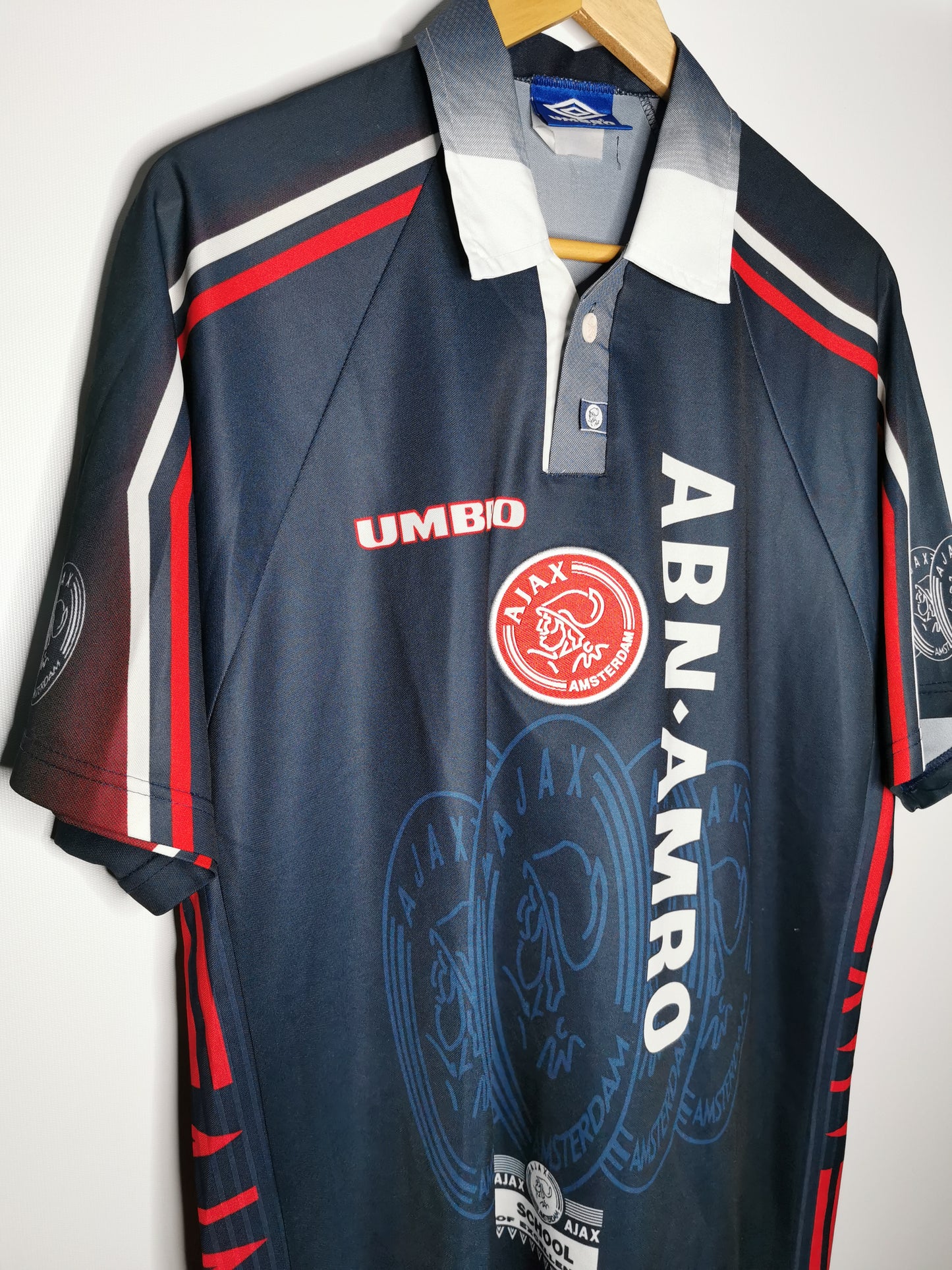 1997 Ajax Away, X Large