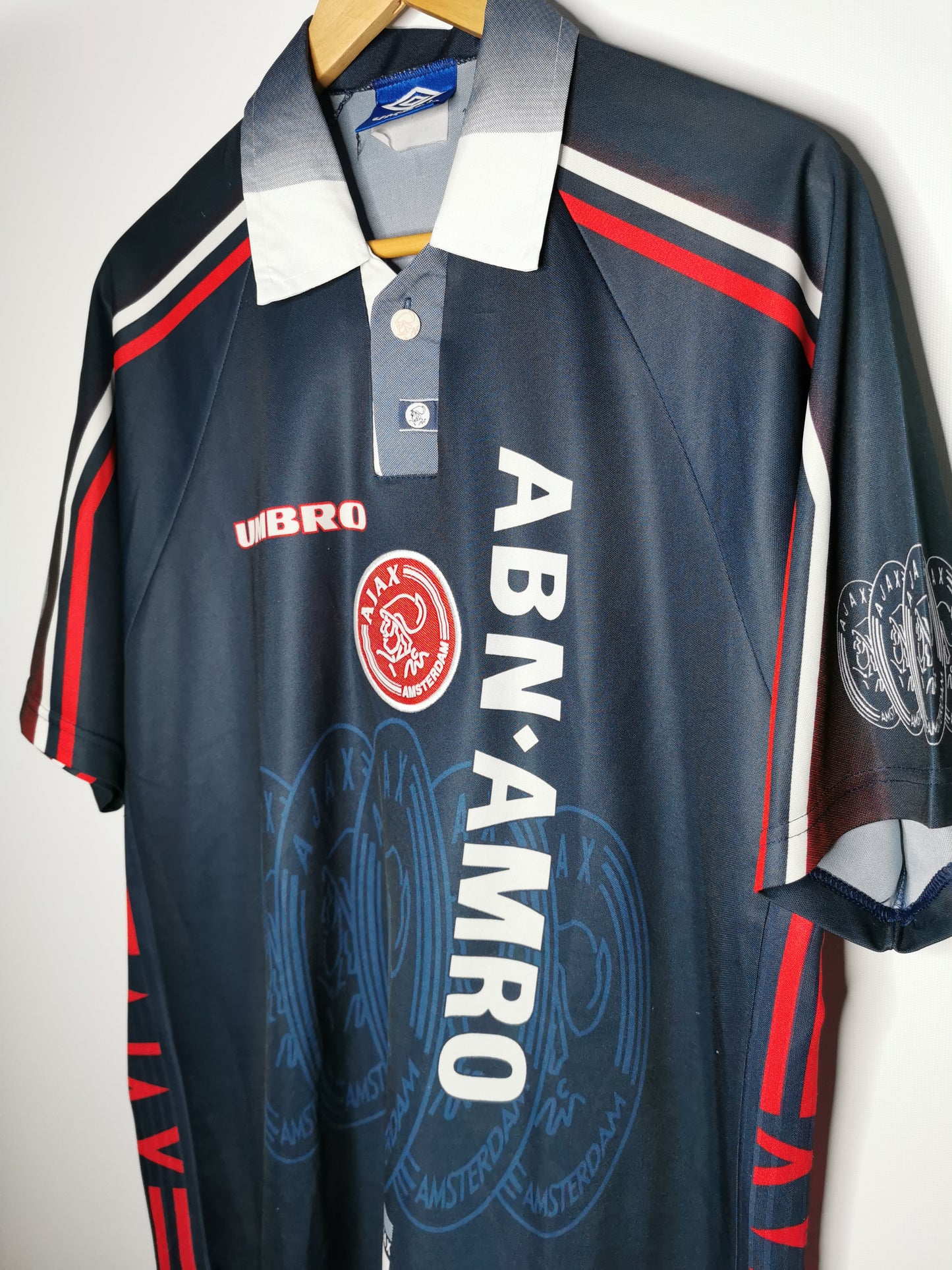 1997 Ajax Away, X Large