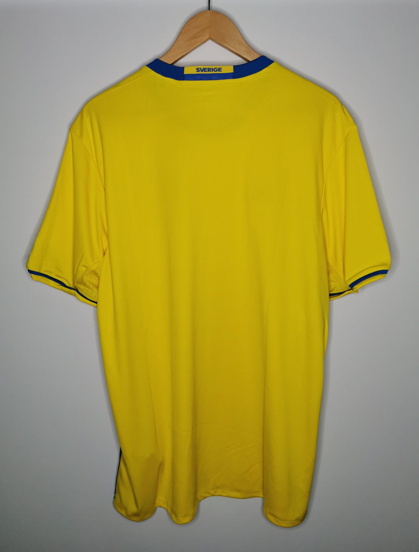 2016 Sweden Home, X Large, BNWT