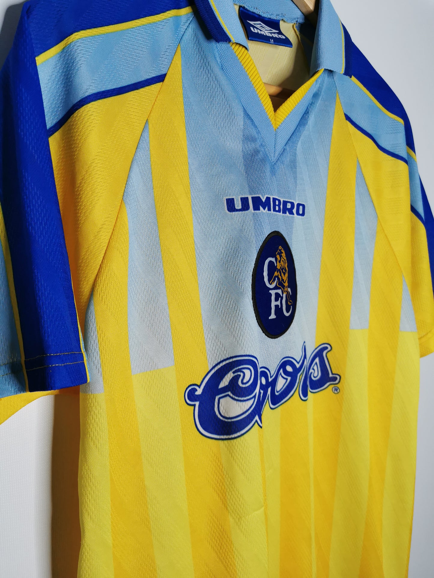 Chelsea Away 1996, Medium