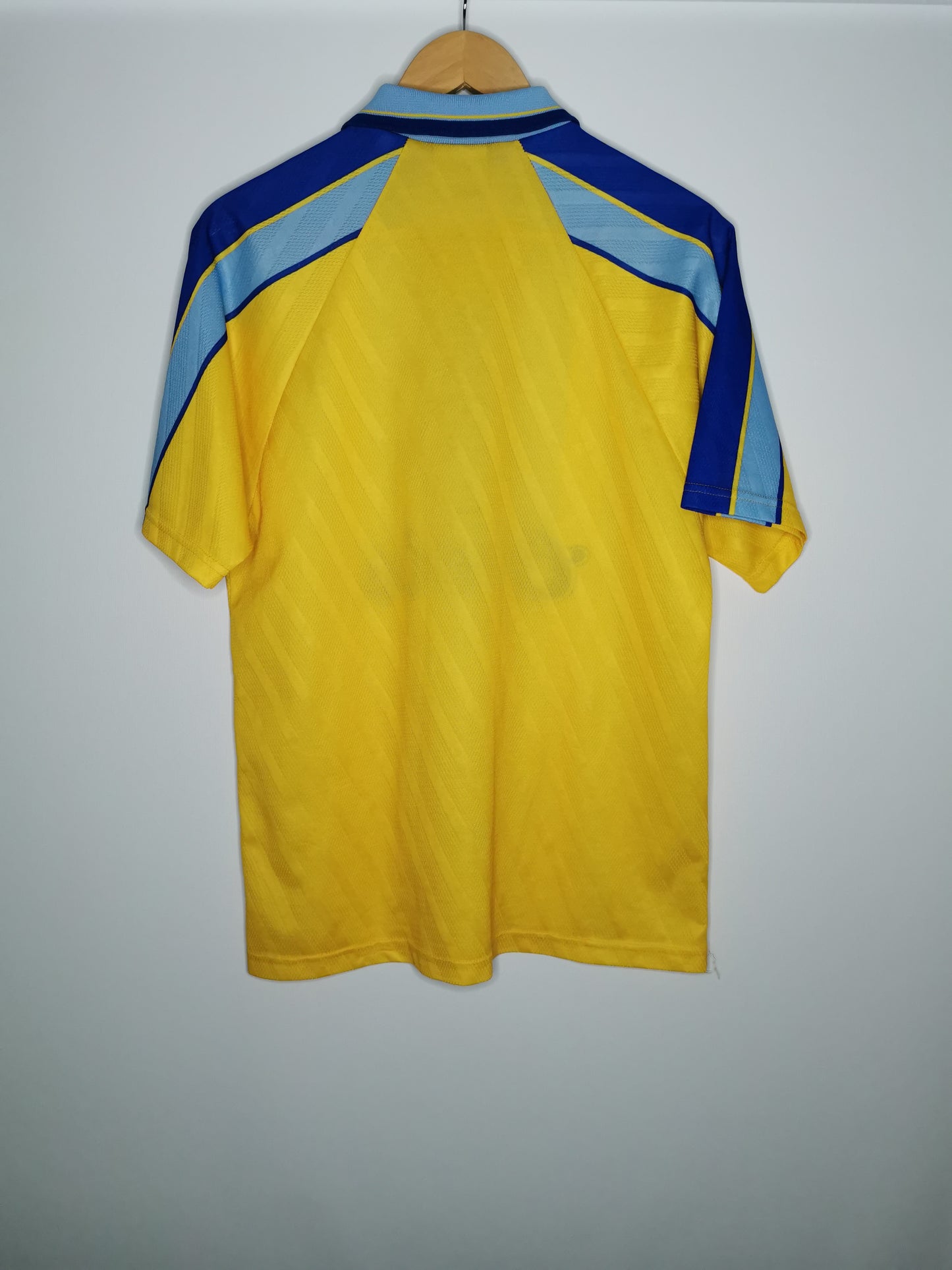 Chelsea Away 1996, Medium