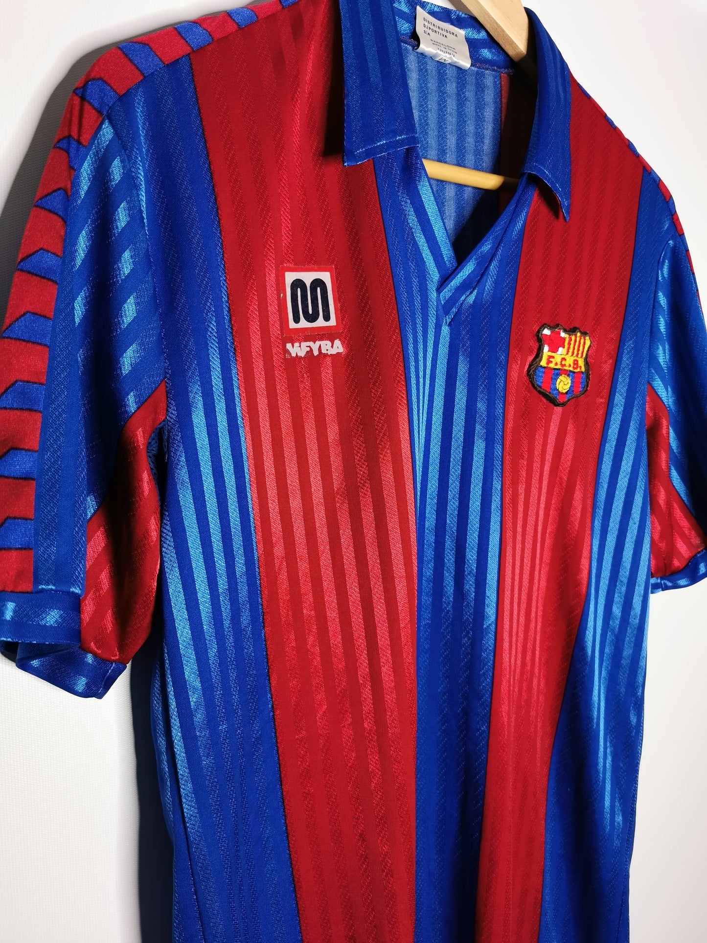 Barcelona Home 1989, Medium