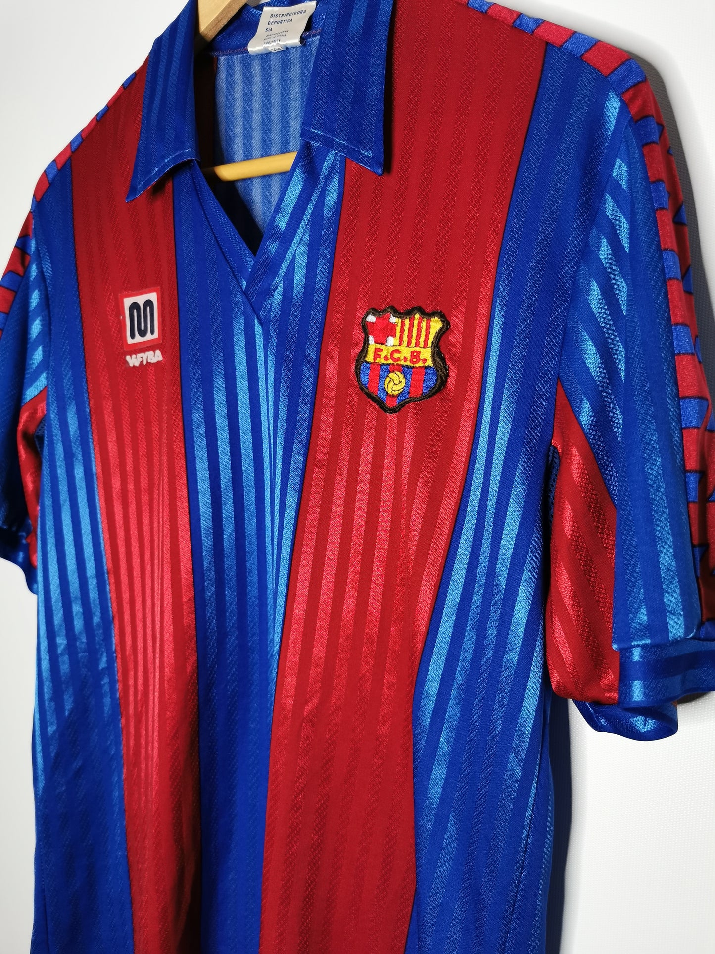 Barcelona Home 1989, Medium