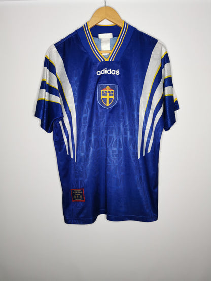 Sweden Away 1996, Medium