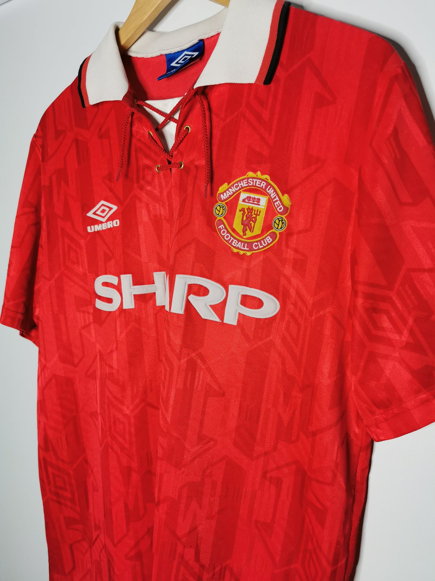 Man United home 1992, Medium