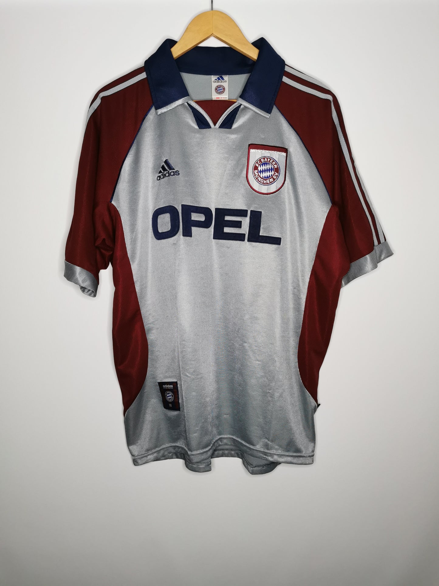 Bayern Munich Third 1998, Large