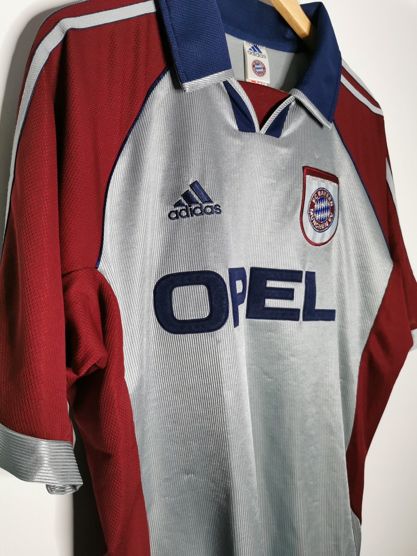 Bayern Munich Third 1998, Large