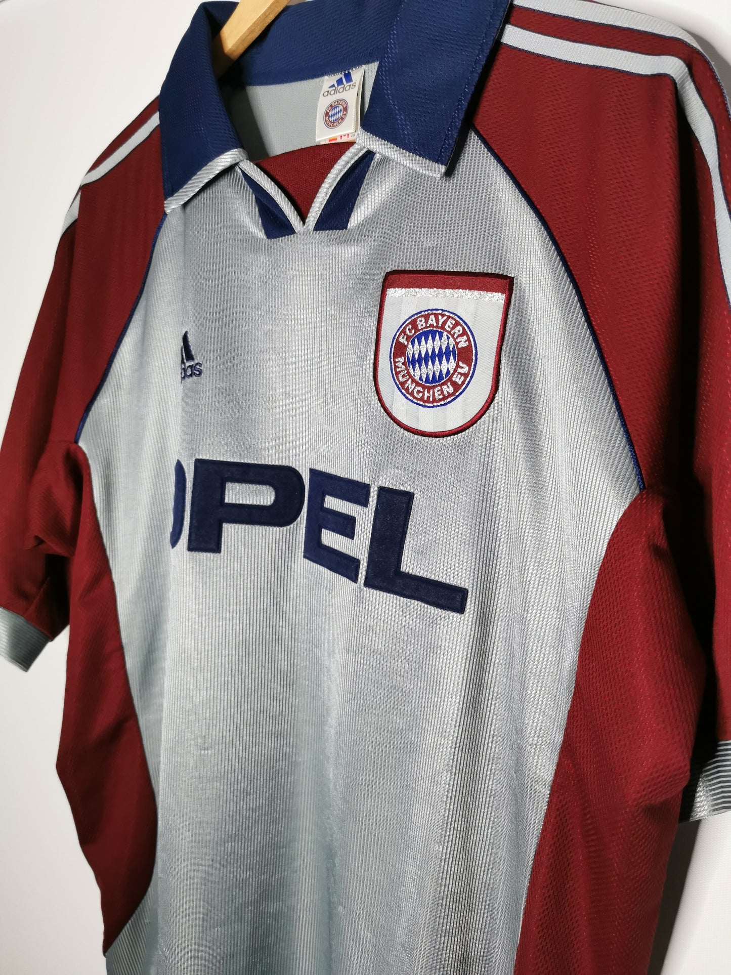 Bayern Munich Third 1998, Large