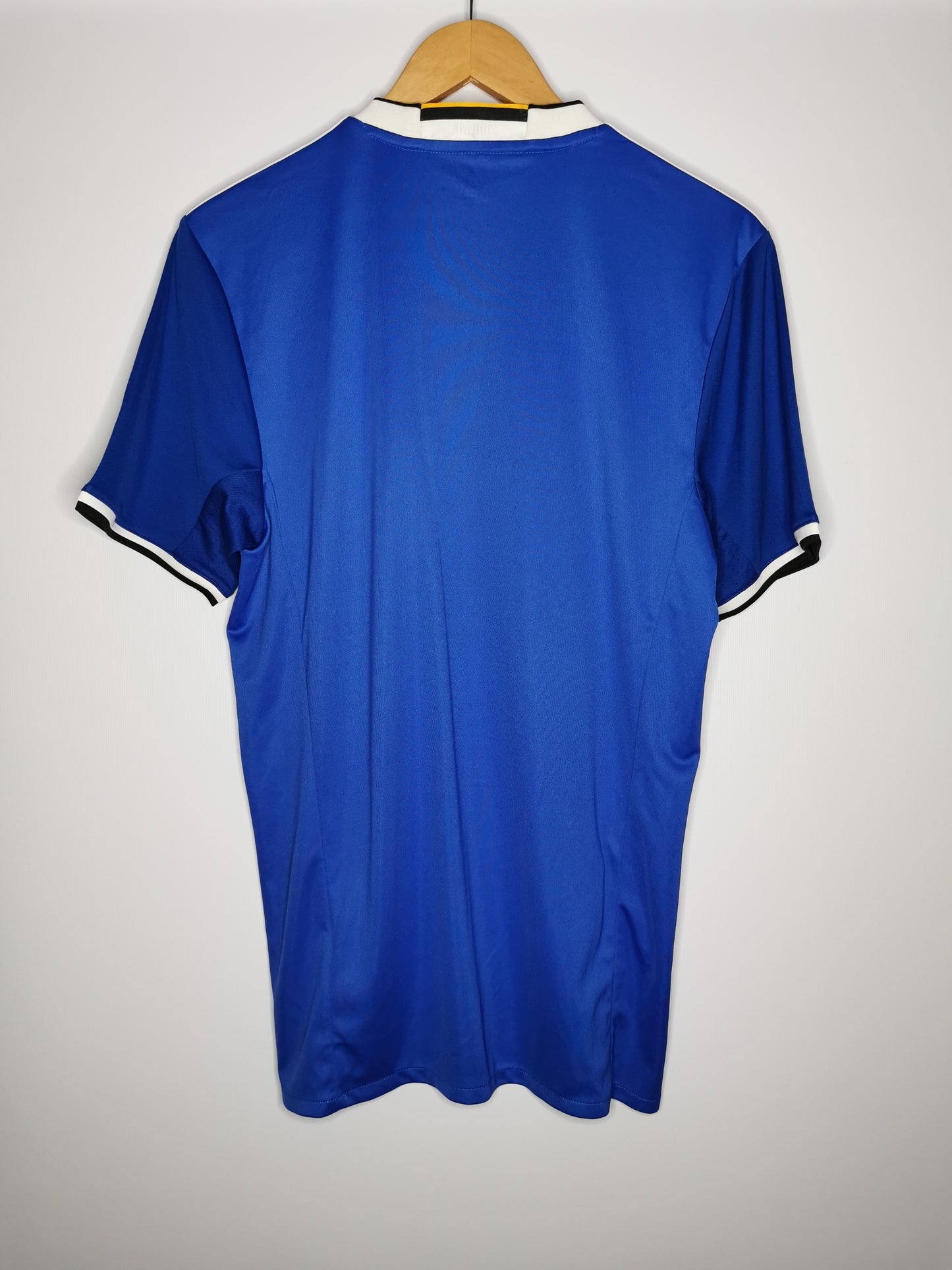 2016 Juventus Away, Medium