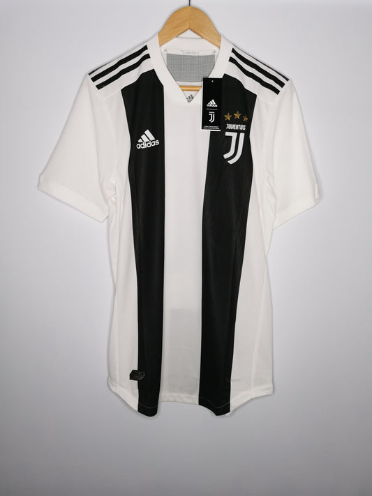 Raffle: 2018 Juventus Home 'Joao Cancelo 20' Kitroom Issue, Medium (6)