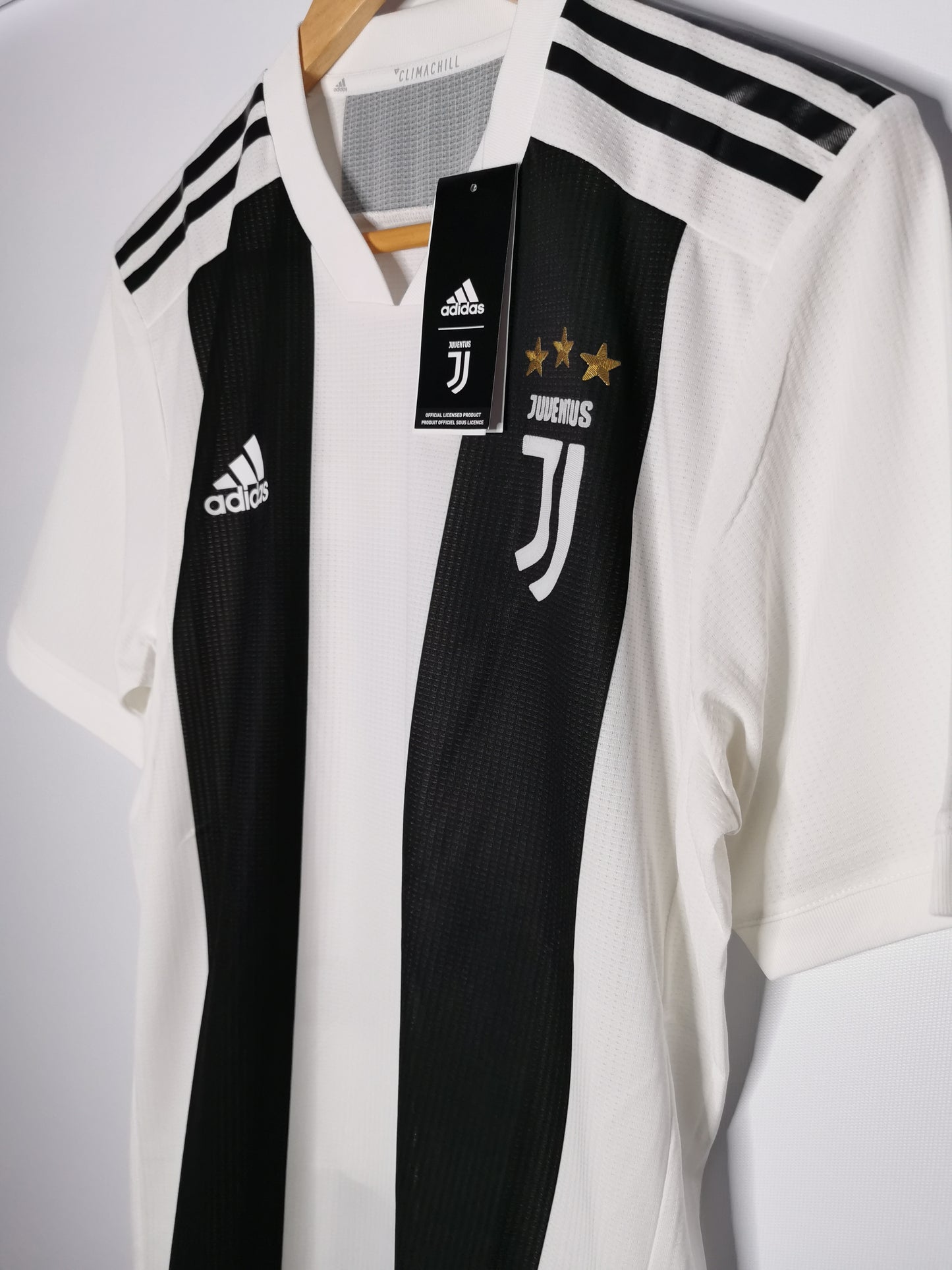 Raffle: 2018 Juventus Home 'Joao Cancelo 20' Kitroom Issue, Medium (6)