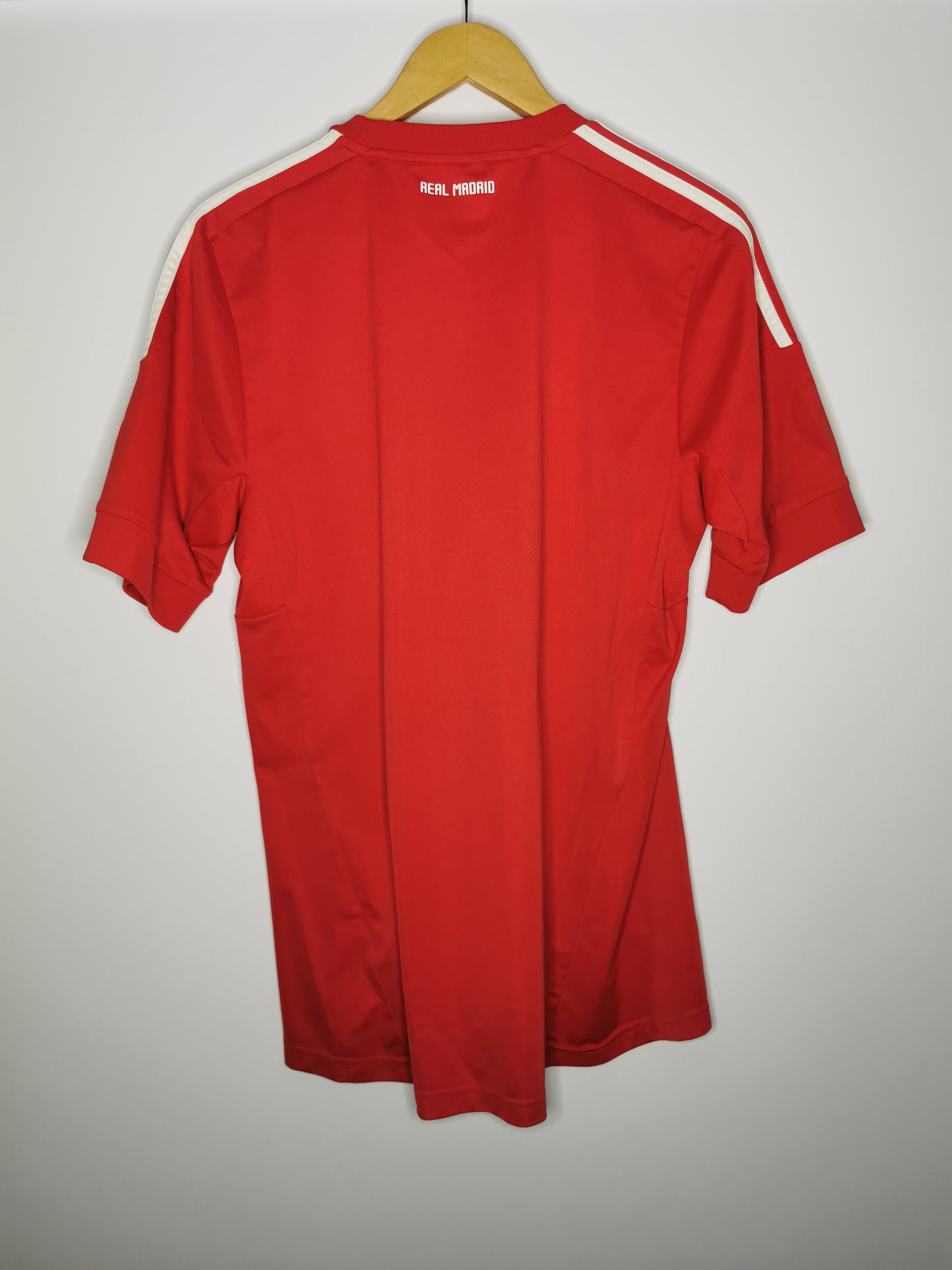 2011 Real Madrid Third, Medium