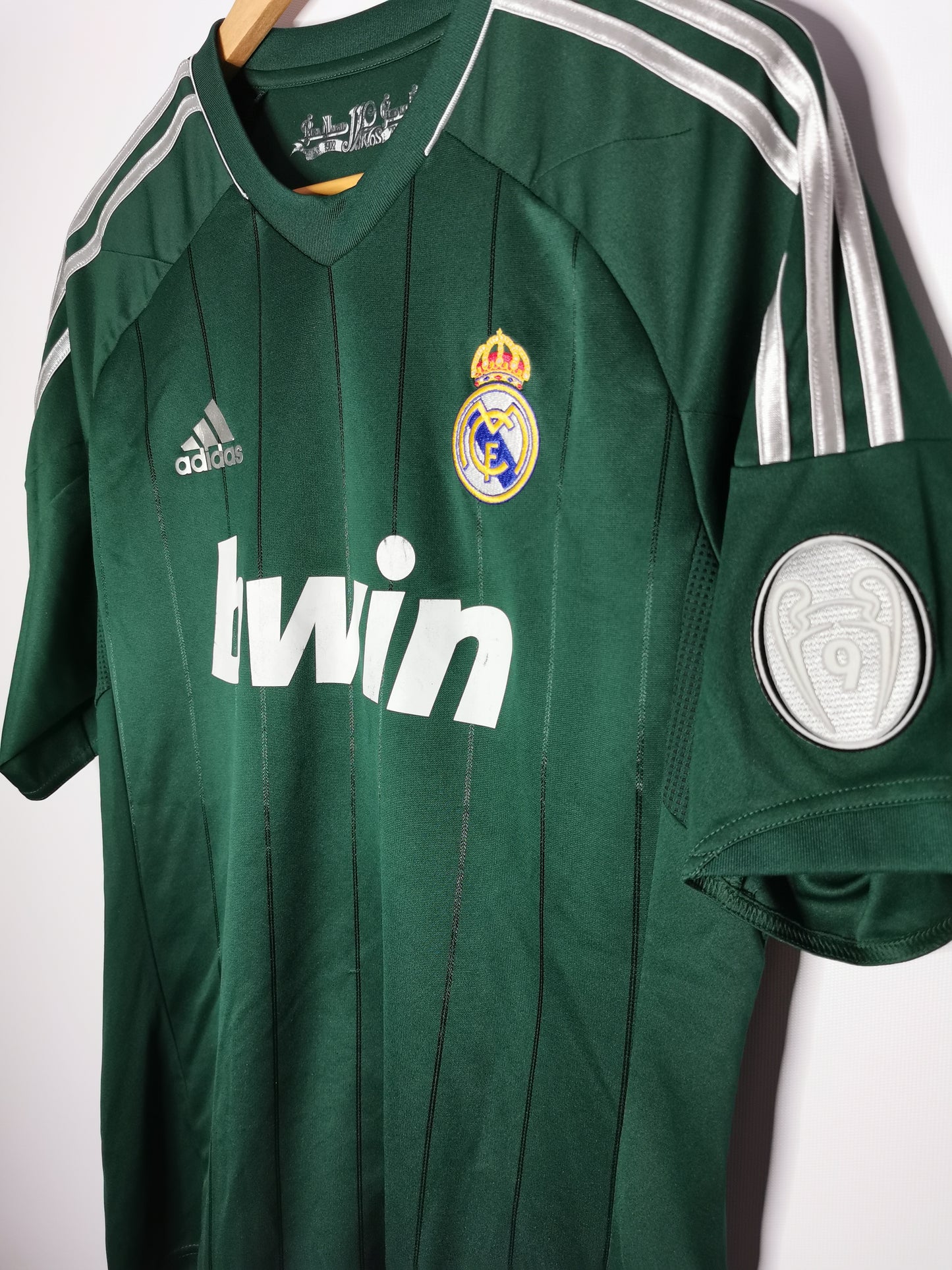 2012 Real Madrid Third, Medium