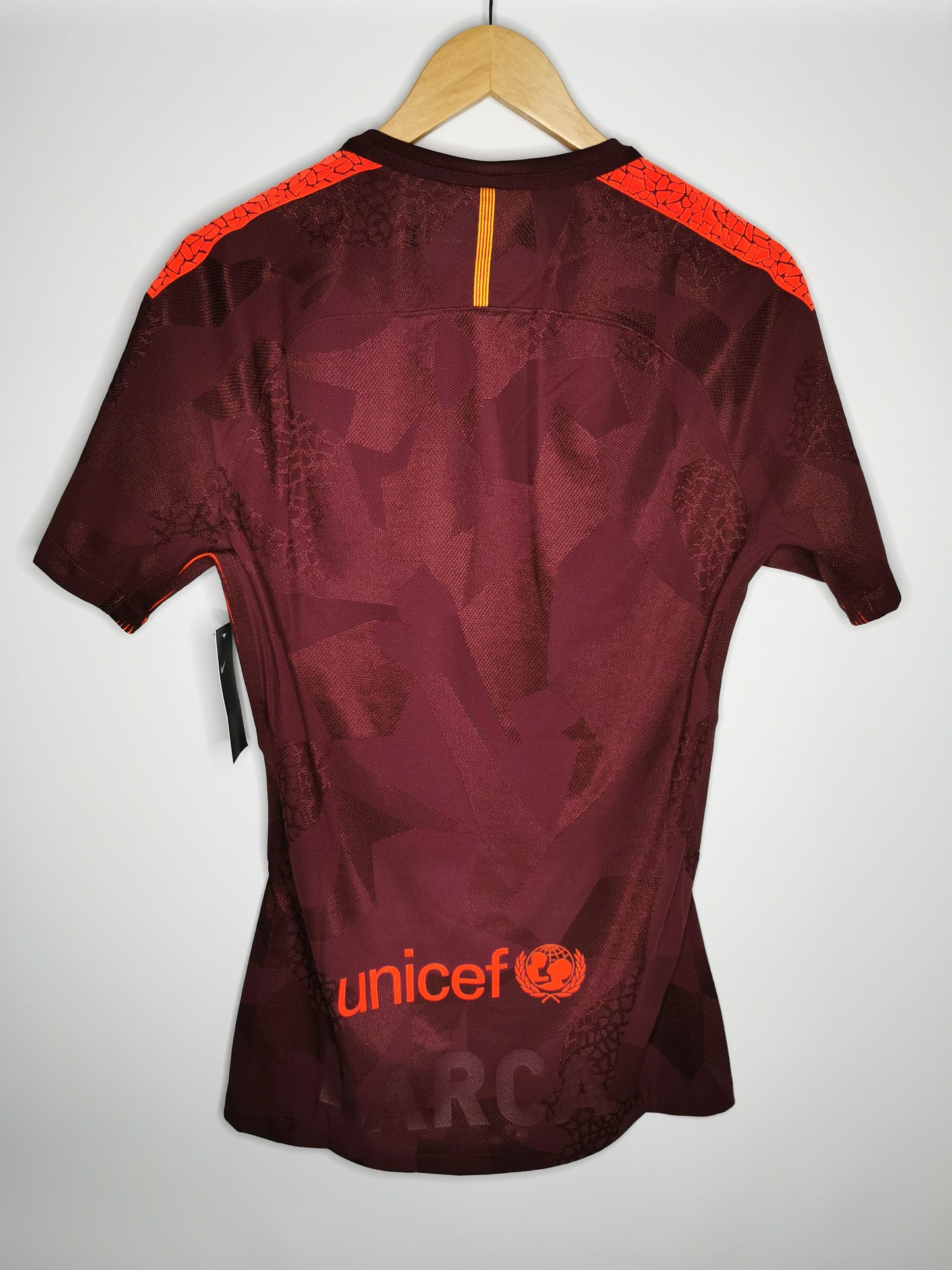 2017 Barcelona Third Kitroom Issue, Medium
