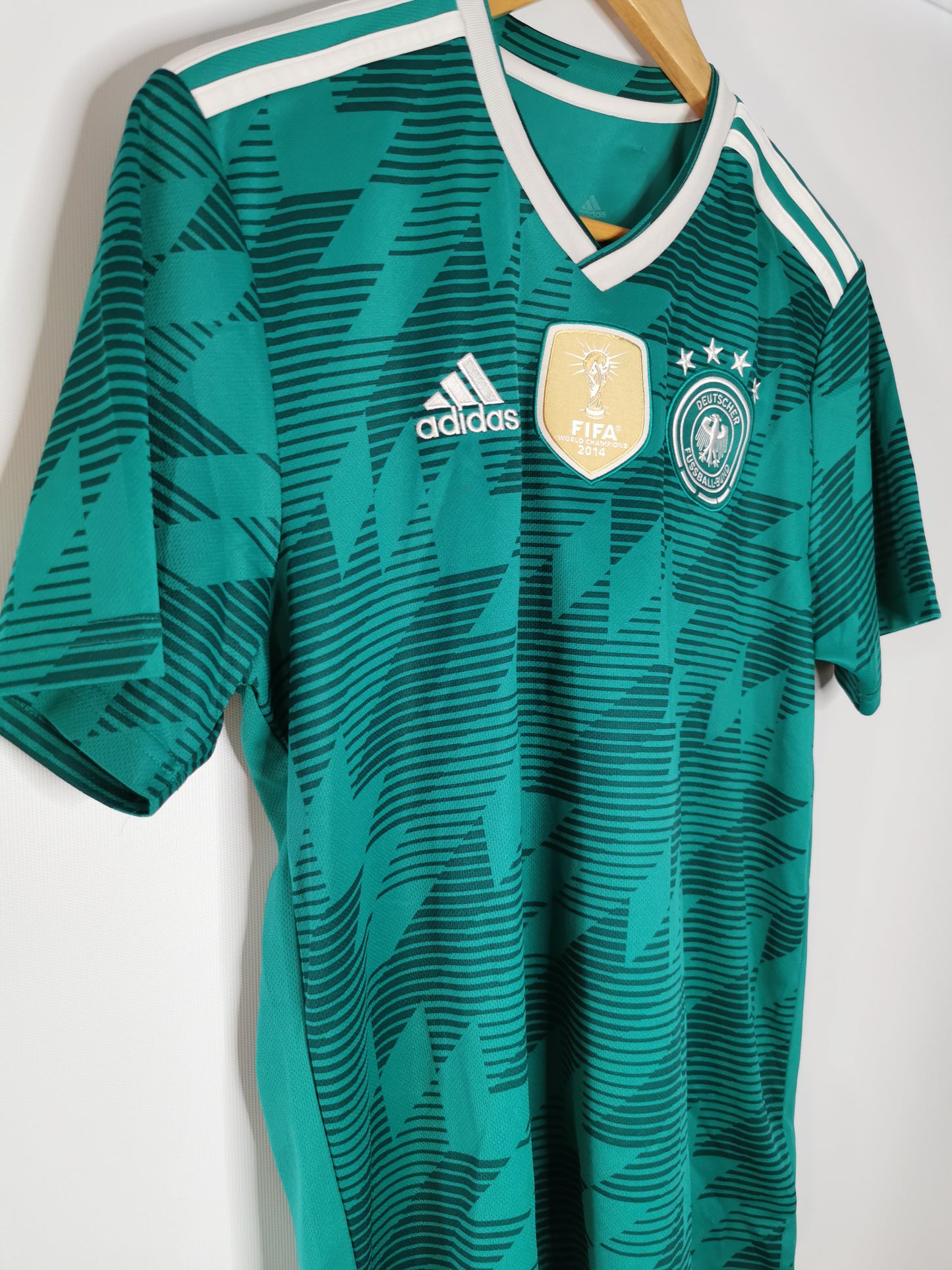 2018 Germany Away, Medium