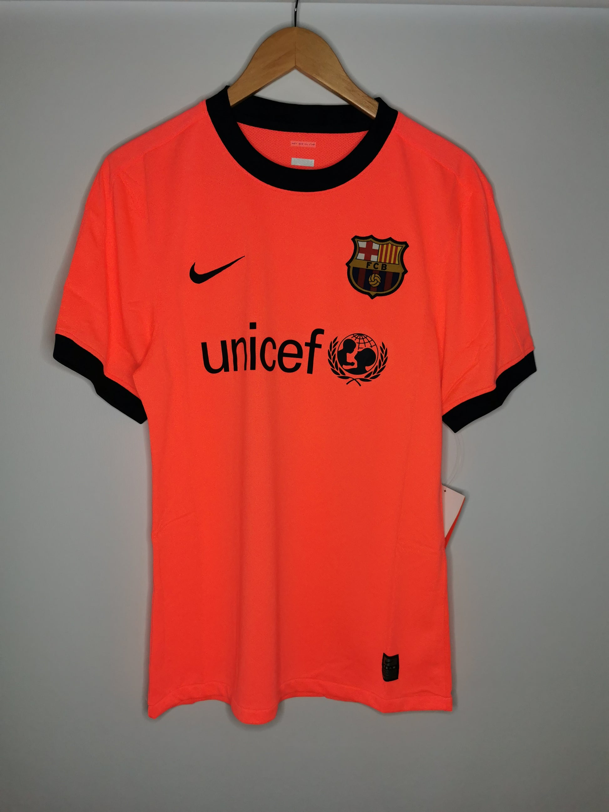 Authentic 2009 Barcelona Away Kitroom Issue (Image 1)