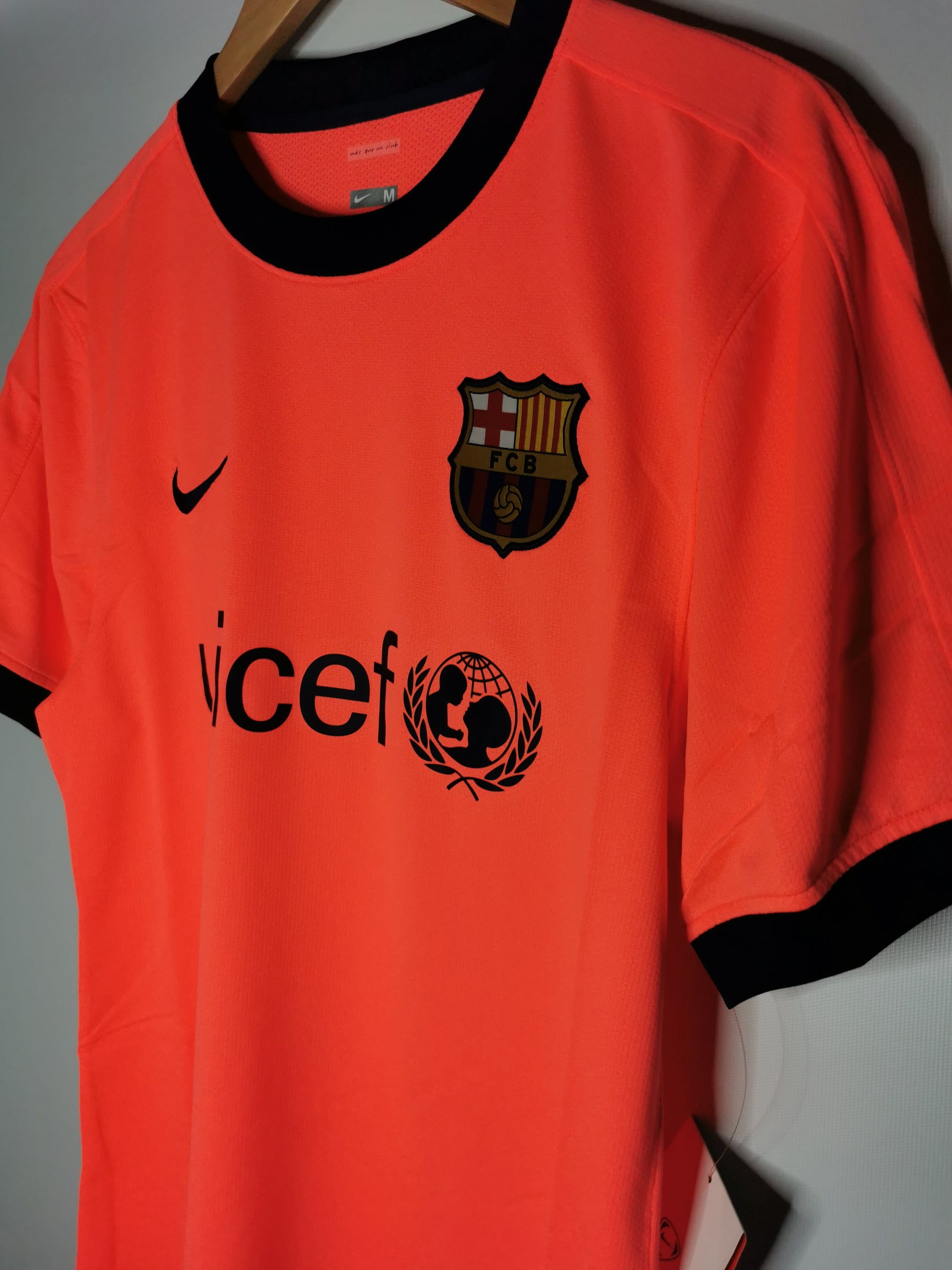 Authentic 2009 Barcelona Away Kitroom Issue (Image 3)